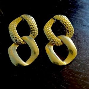 Gold colored link pierced earrings